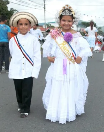 kids in traditional costume